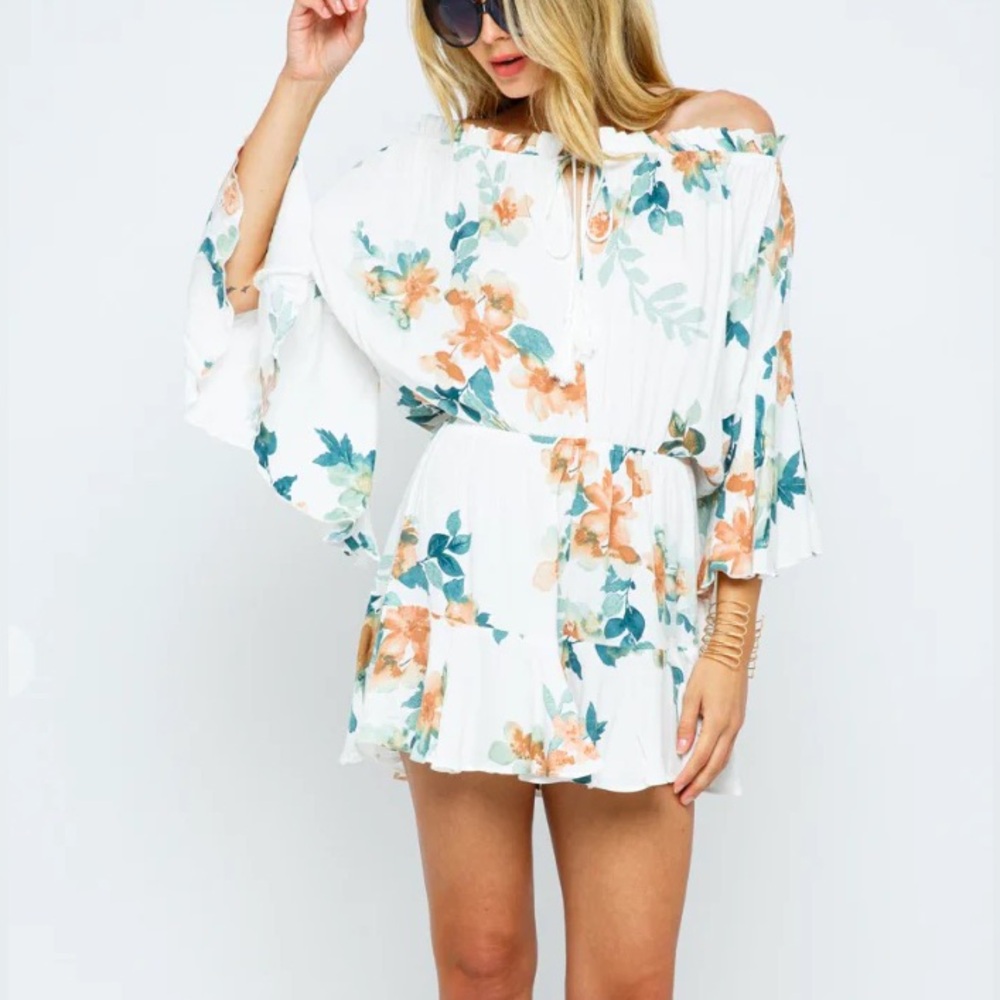 Boutique Romper Floral Ruffle sleeved, size Lg